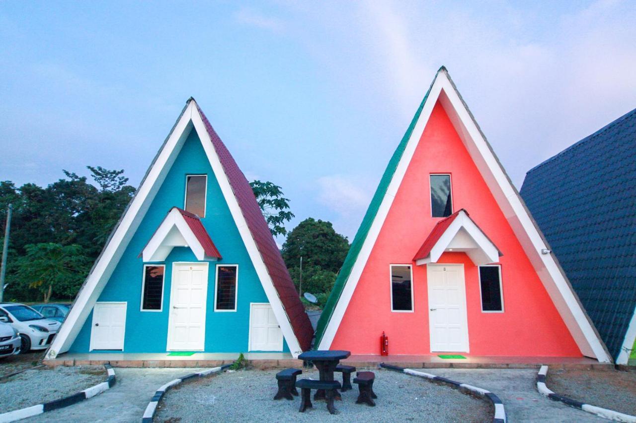 珍南海滩 Oyo 89517 Little Tanjung Chalet酒店 外观 照片